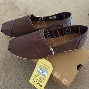 Toms women’s 8.5 ash gray shoes NWT